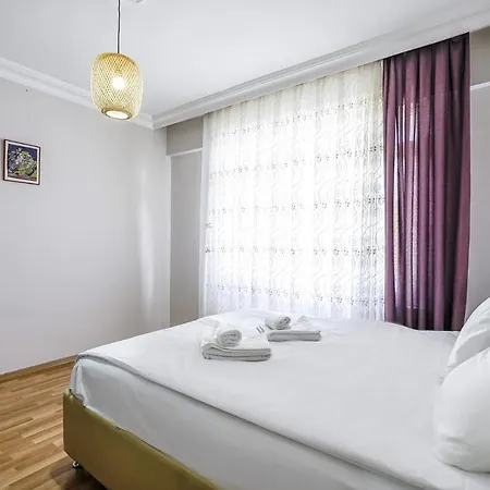 Cozy Flat W Balcony 10 Min To In